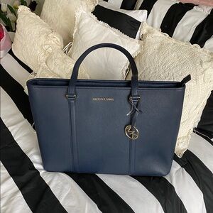 Michael Kors Navy Leather Tote “Sady” NWT
Never used. Genuine leather.